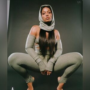 Cozy Knit light grey Laina Rauma dance class leggings